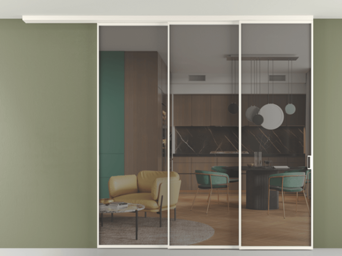 Перегородка Формато вдоль стены на потолок 3 створки с синхронным механизмом АЛПР 040.01 Алюминий пудровый белый Прозрачное серое стекло, триплекс Цена 77567920 so'm | Volhovec