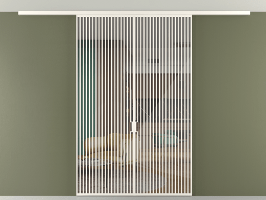 Перегородка Формато вдоль стены на потолок 2 створки АЛПР 040.06 Алюминий пудровый белый Рефлективное прозрачное стекло "Стопсол", калёное Цена 93282560 so'm | Volhovec