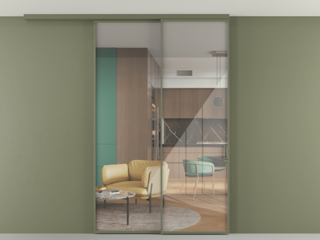 Перегородка Формато вдоль стены на потолок 2 створки с синхронным механизмом АЛПР 040.01 Алюминий оливковый тёмный Рефлективное прозрачное стекло "Стопсол", калёное Цена 57098220 so'm | Volhovec