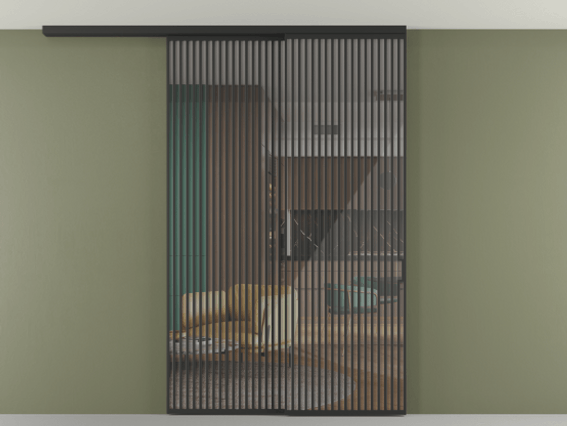 Перегородка Формато вдоль стены на потолок 2 створки с синхронным механизмом АЛПР 040.06 Алюминий Черный Рефлективное прозрачное стекло "Стопсол", калёное Цена 105024080 so'm | Volhovec