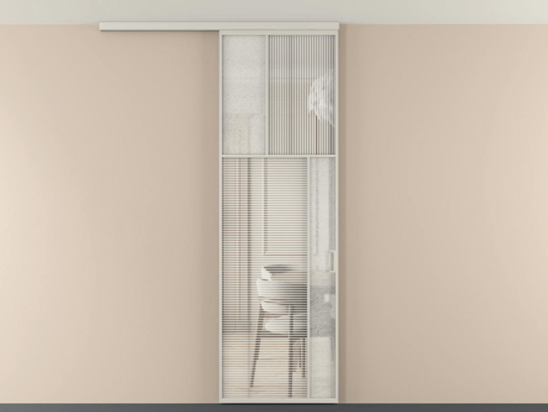 Перегородка Мозаик вдоль стены на потолок 1 створка АЛПР 041.23 Алюминий облачно-серый Рифлёное стекло "Дюна", триплекс, 6 мм + Фактурное стекло "Лёд", триплекс Цена 29037120 so'm | Volhovec