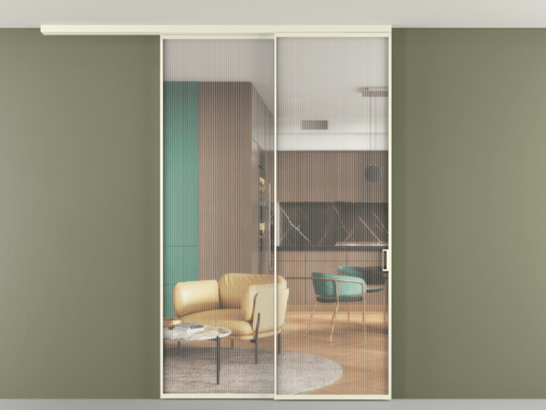 Перегородка Формато вдоль стены на потолок 2 створки с синхронным механизмом АЛПР 040.01 Алюминий молочно-белый Рифлёное стекло "Мору", триплекс Цена 57098220 so'm | Volhovec