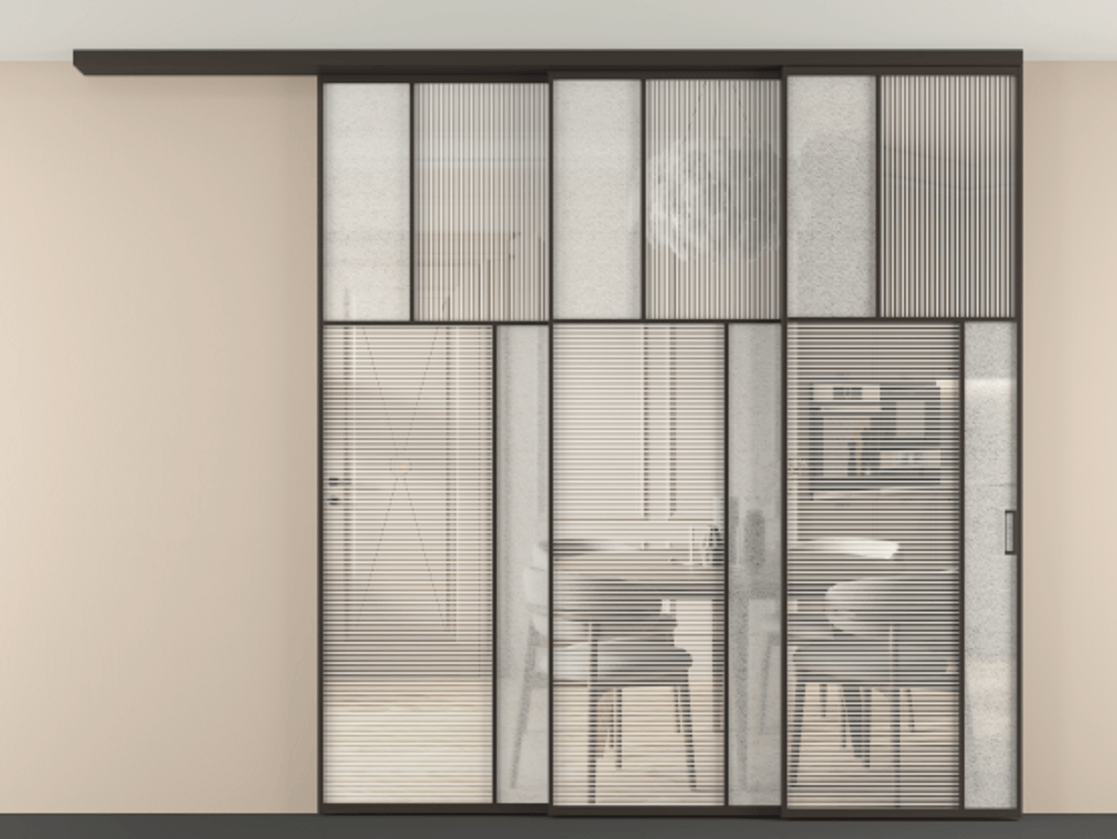 Перегородка Мозаик вдоль стены на потолок 3 створки с синхронным механизмом АЛПР 041.23 Алюминий антрацит Рифлёное стекло "Дюна", триплекс, 6 мм + Фактурное стекло "Лёд", триплекс Цена 106071560 so'm | Volhovec