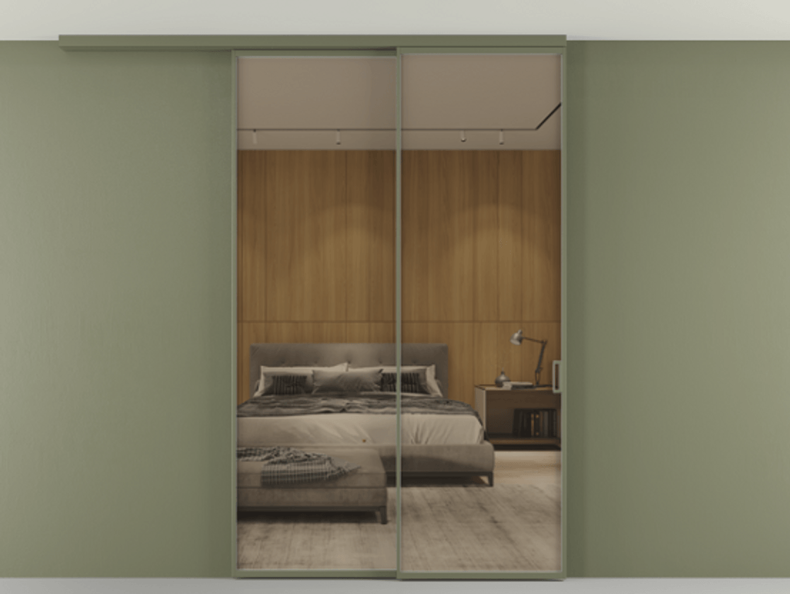 Перегородка Формато вдоль стены на потолок 2 створки с синхронным механизмом АЛПР 040.01 Алюминий оливковый тёмный Рефлективное бронзовое стекло "Стопсол", калёное Цена 63973420 so'm | Volhovec