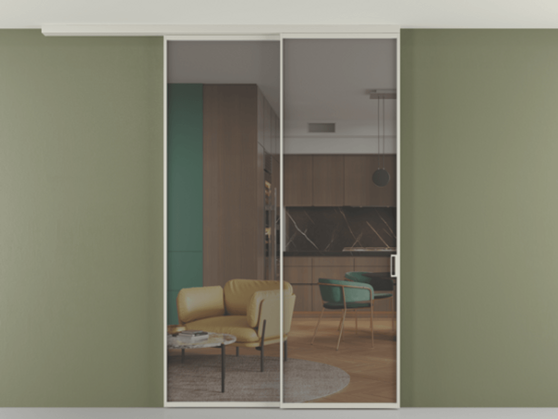 Перегородка Формато вдоль стены на потолок 2 створки с синхронным механизмом АЛПР 040.01 Алюминий тёплый серый Прозрачное серое стекло, триплекс Цена 60725420 so'm | Volhovec