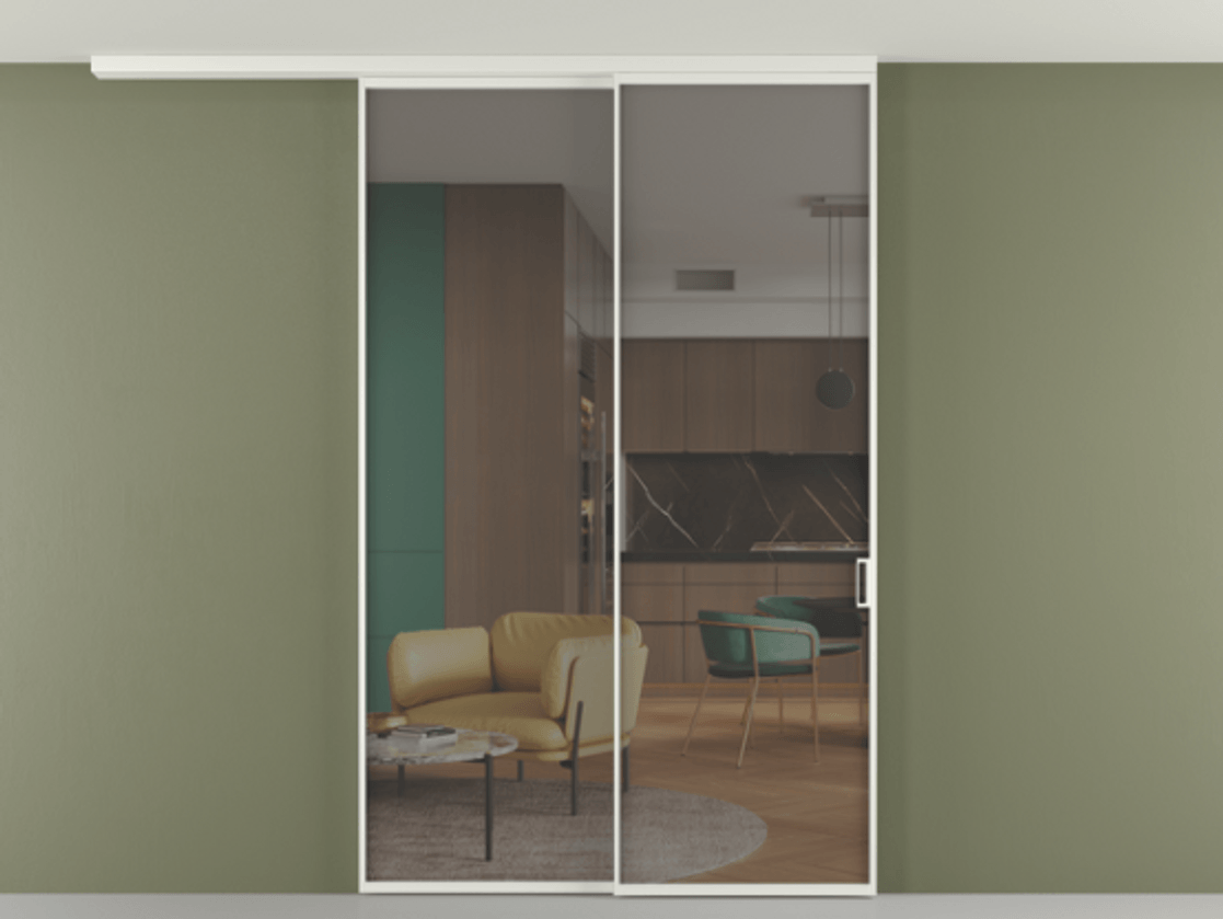 Перегородка Формато вдоль стены на потолок 2 створки с синхронным механизмом АЛПР 040.01 Алюминий светло-серый Прозрачное серое стекло, триплекс Цена 60725420 so'm | Volhovec