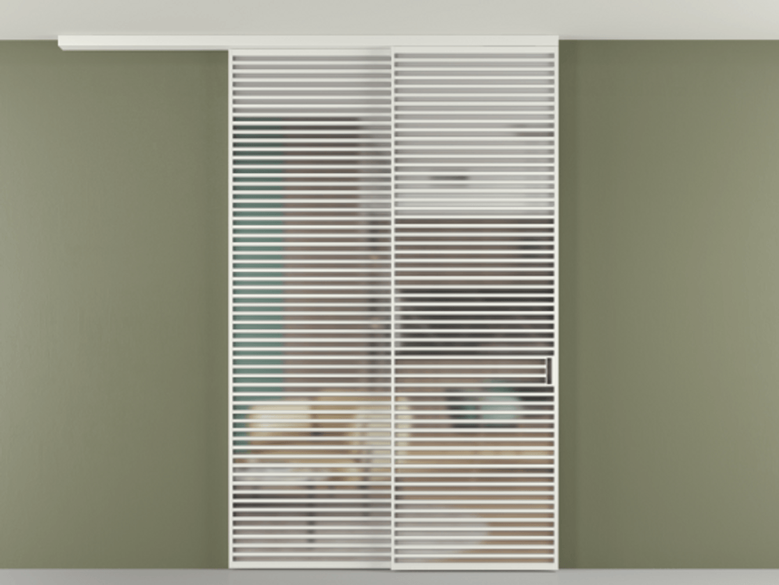 Перегородка Формато вдоль стены на потолок 2 створки с синхронным механизмом АЛПР 040.07 Алюминий светло-серый Сатинированное стекло "Мателюкс Кристал Вижн", калёное, матовое, каленое 6 мм Цена 110151860 so'm | Volhovec