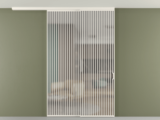 Алюминевая перегородка pv2_2_06_ Алюминий пудровый белый Mesh silver. Цвет Алюминий пудровый белый. Материал Алюминий в эмали. Коллекция Перегородка Formato вдоль стены на потолок 2 створки с синхронным механизмом. Картинка.